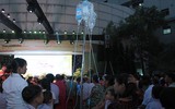 Sân khấu độc đáo làm từ hơn 10.000 bông hoa loa kèn tại Viện Huyết học